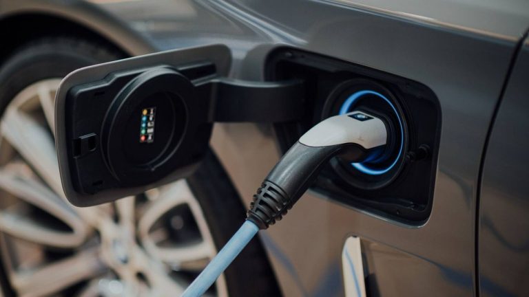 ¿Cómo están cambiando los coches eléctricos la estrategia de marketing en automoción?